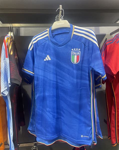 divisa italiana adidas it